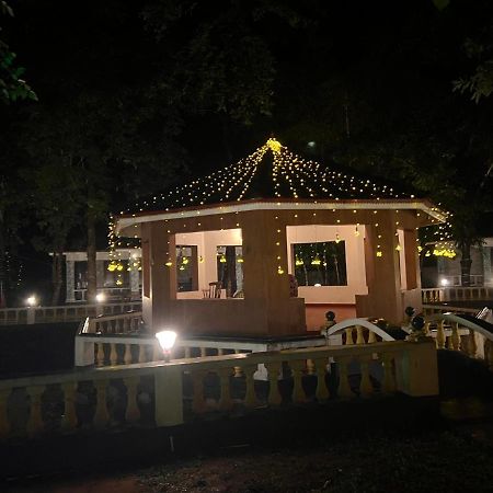 Surya Eco And Wedding Resort Thrissur ภายนอก รูปภาพ