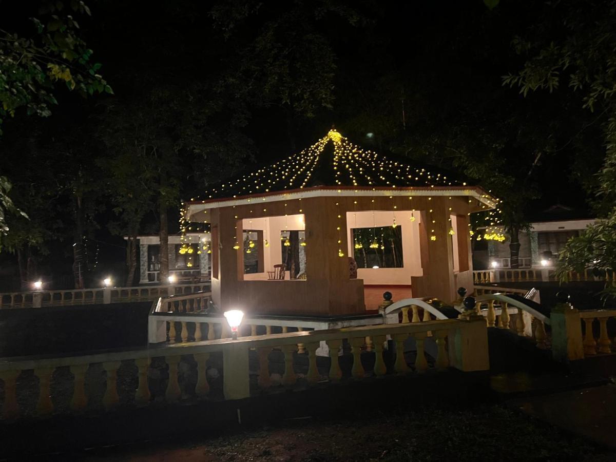Surya Eco And Wedding Resort Thrissur ภายนอก รูปภาพ