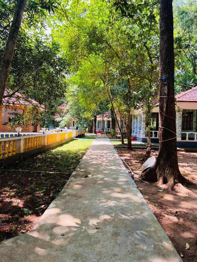 Surya Eco And Wedding Resort Thrissur ภายนอก รูปภาพ