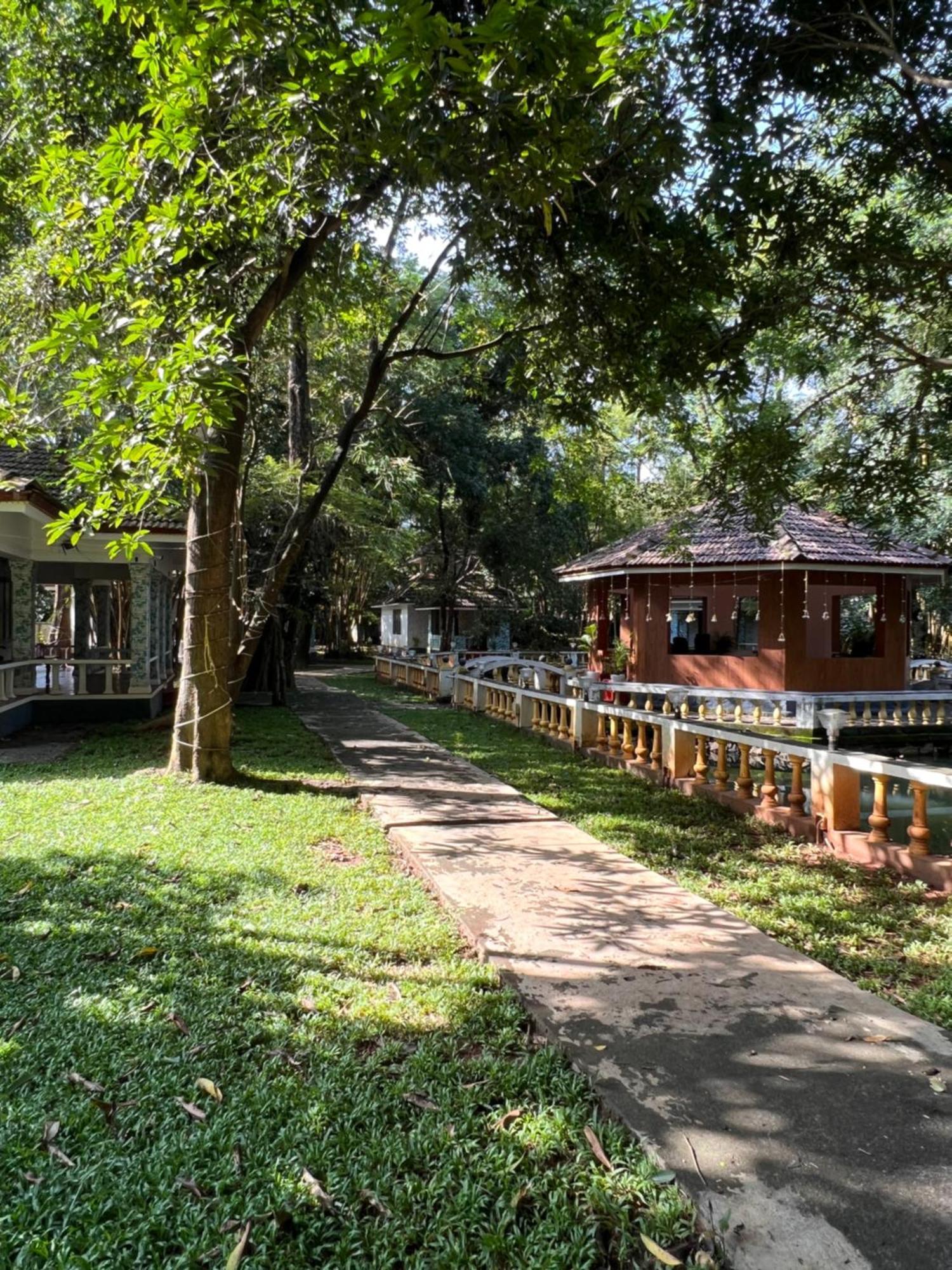 Surya Eco And Wedding Resort Thrissur ภายนอก รูปภาพ