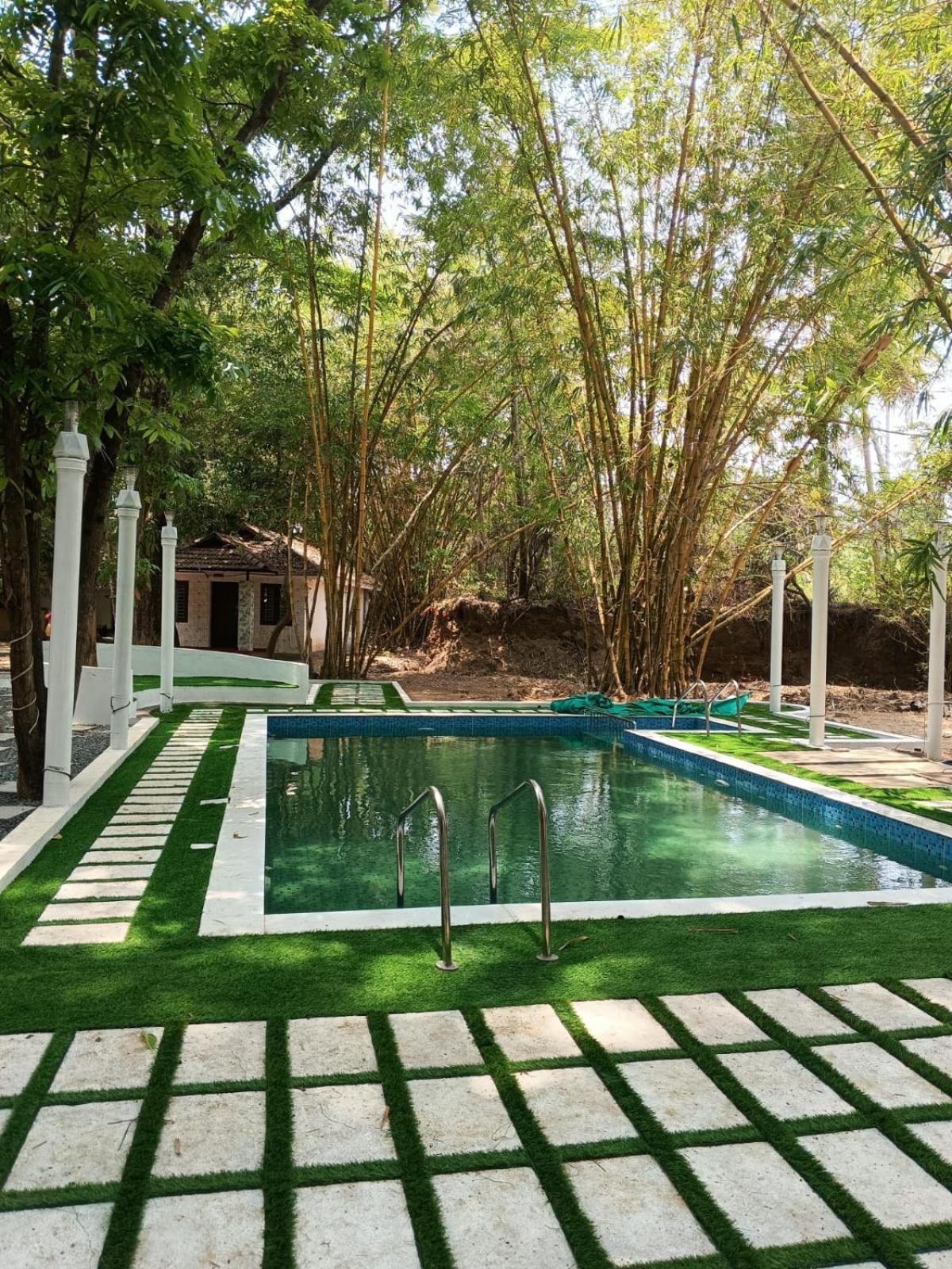 Surya Eco And Wedding Resort Thrissur ภายนอก รูปภาพ