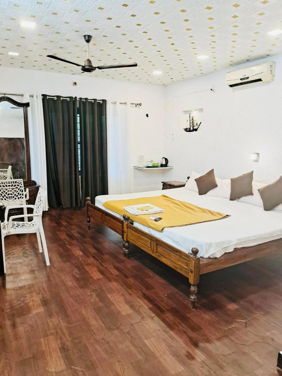 Surya Eco And Wedding Resort Thrissur ภายนอก รูปภาพ