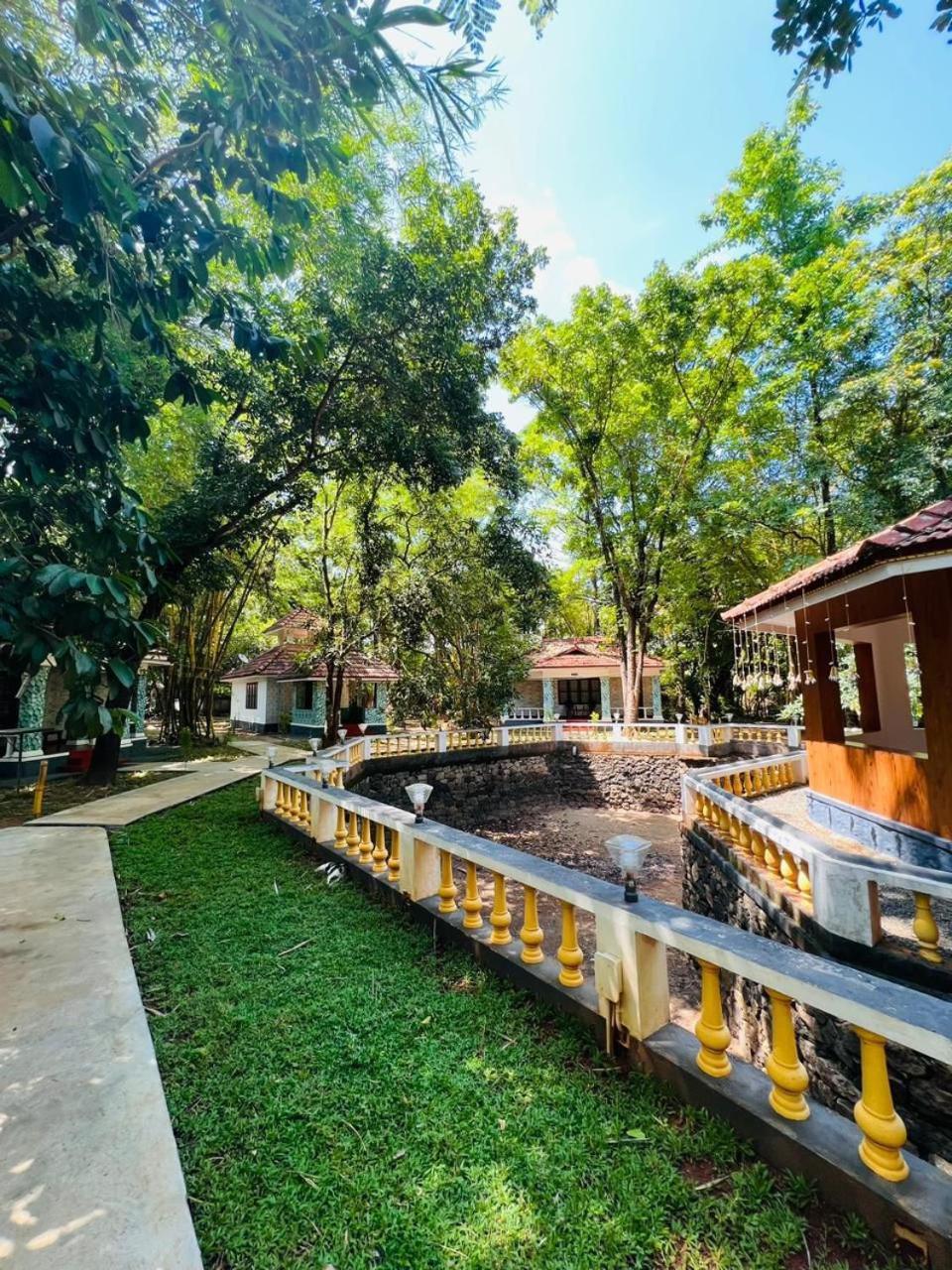 Surya Eco And Wedding Resort Thrissur ภายนอก รูปภาพ